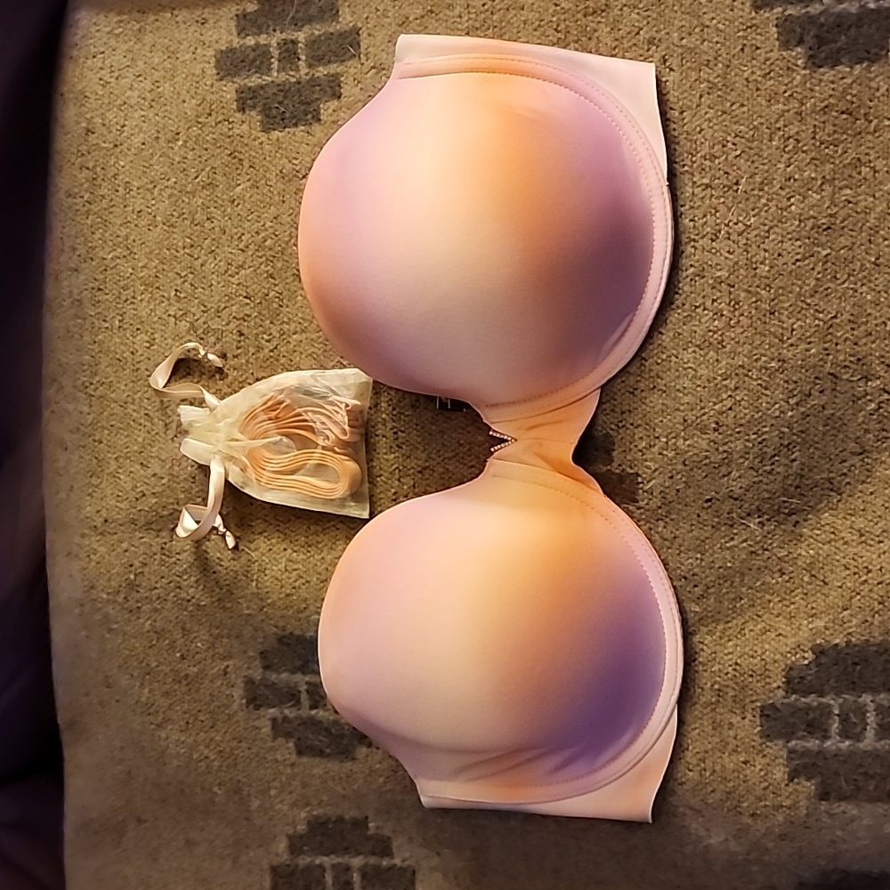 Strapless convertible bra